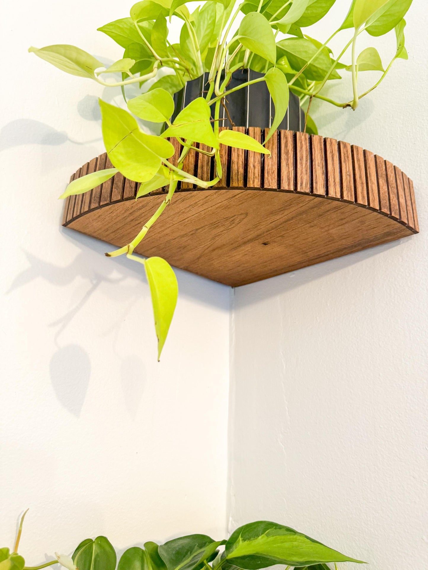 floating fluted corner shelf (small)