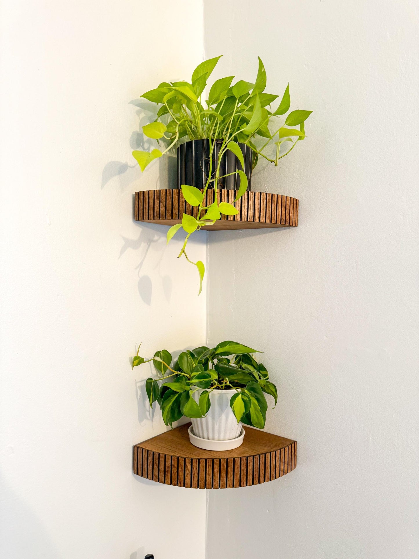 floating fluted corner shelf (small)